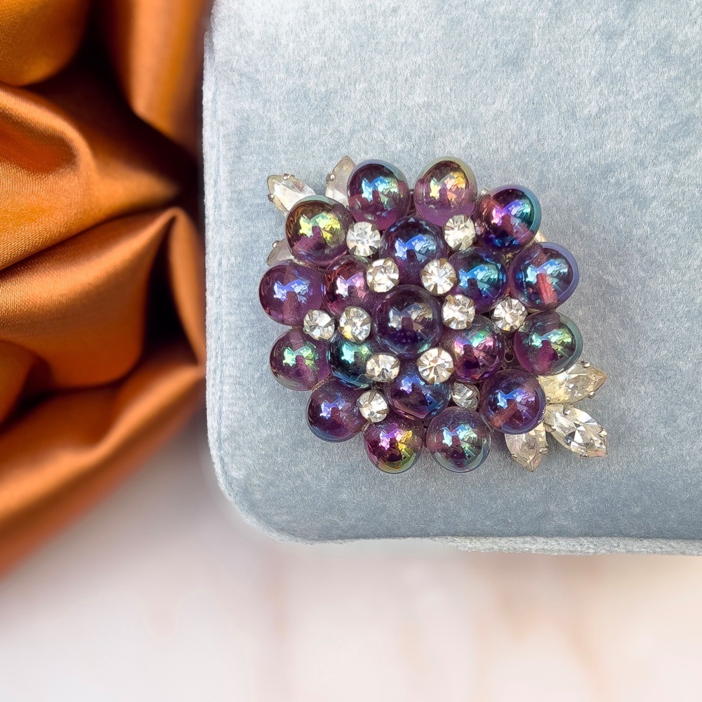 Late 1950s French Couture Vintage Glass and Rhinestone Fur Clip